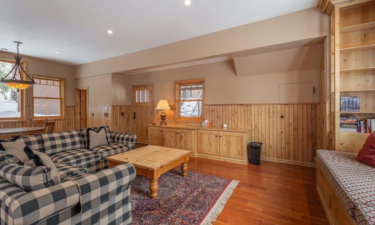 Photo of Livingroom in Kingswood Estates