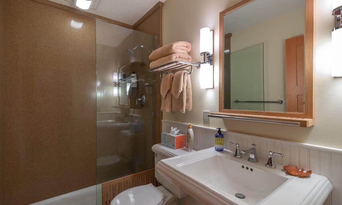 Photo of Bathroom in Kingswood Estates