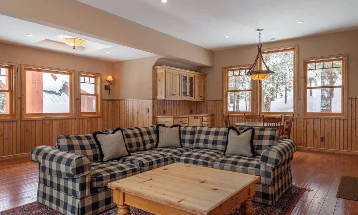 Photo of Livingroom in Kingswood Estates