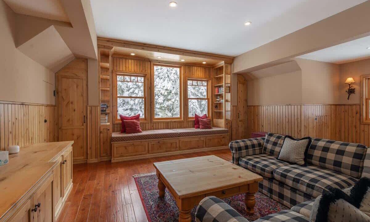 Photo of Livingroom in Kingswood Estates