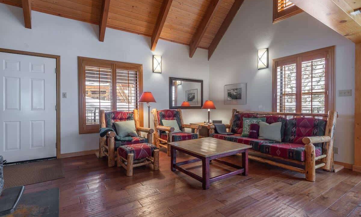 Photo of Livingroom in Kingswood Estates
