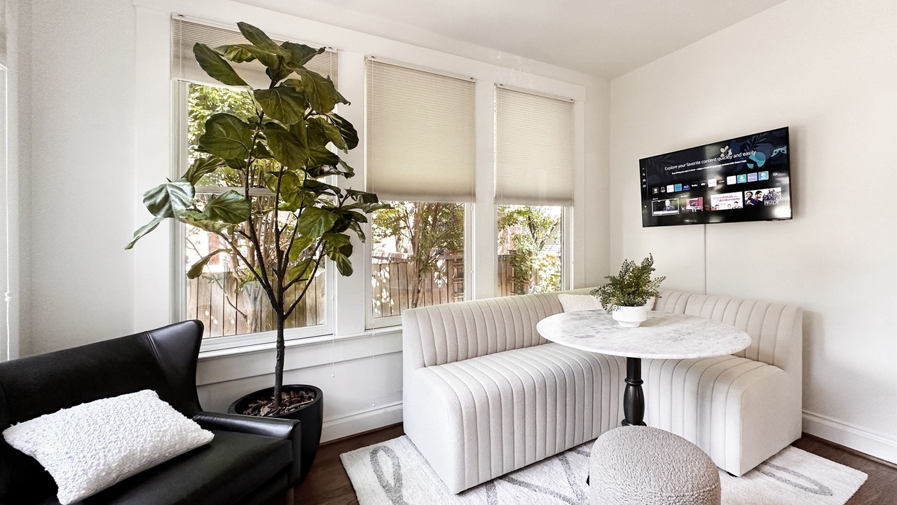 Photo of Livingroom in Victorian Village