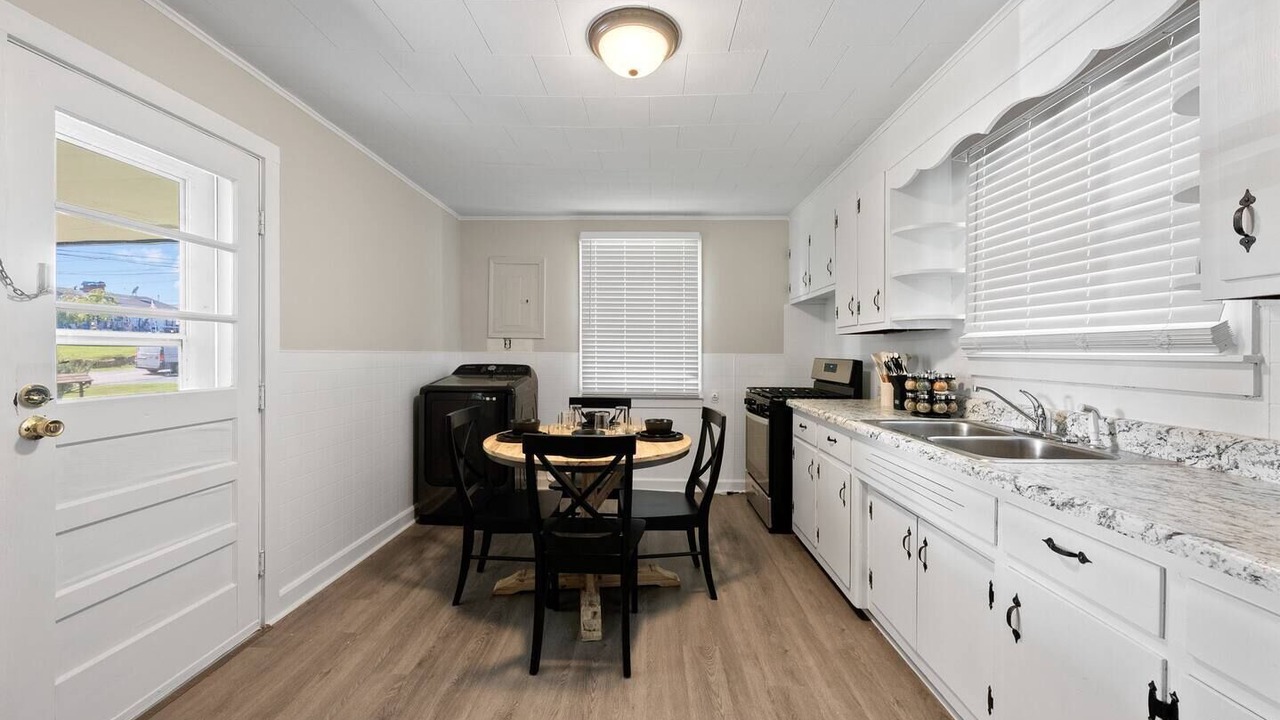 Photo of Bedroom in Cave City