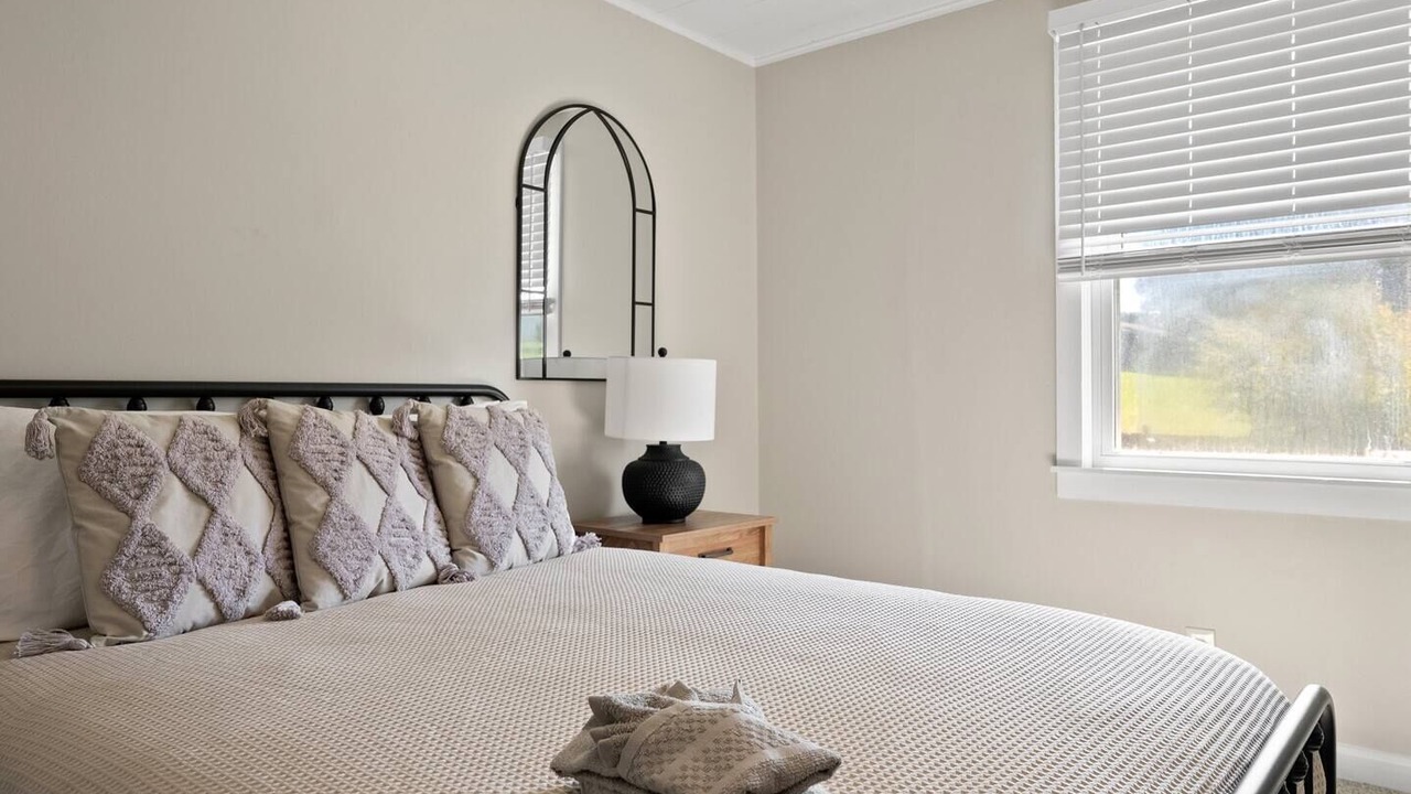 Photo of Bedroom in Cave City