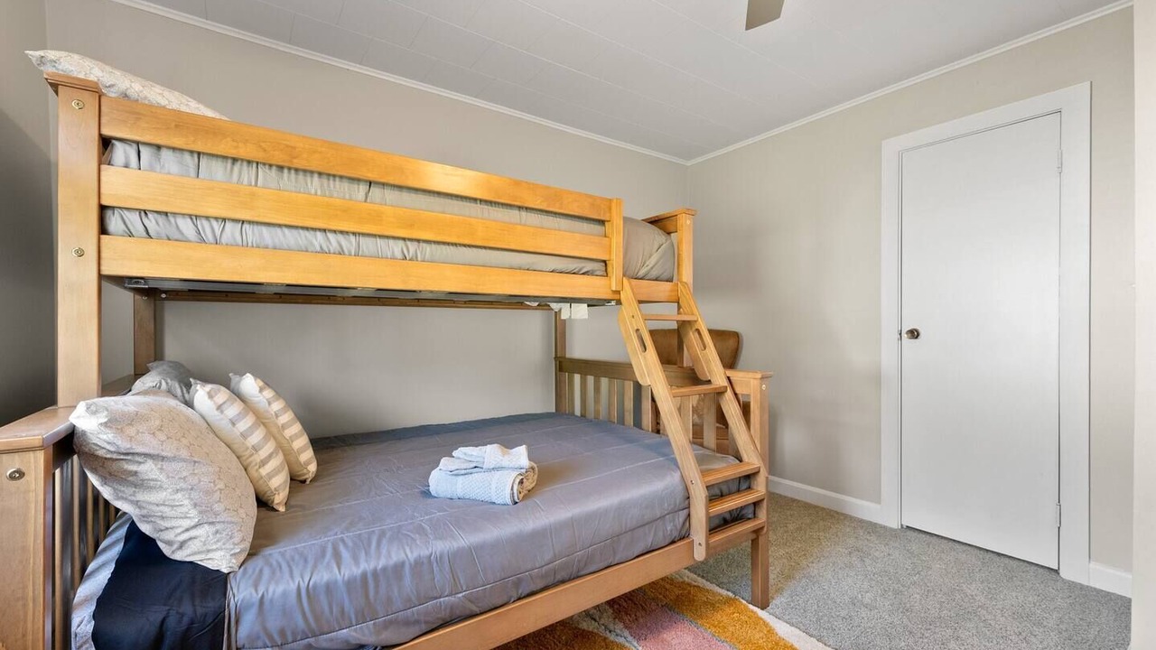 Photo of Bedroom in Cave City