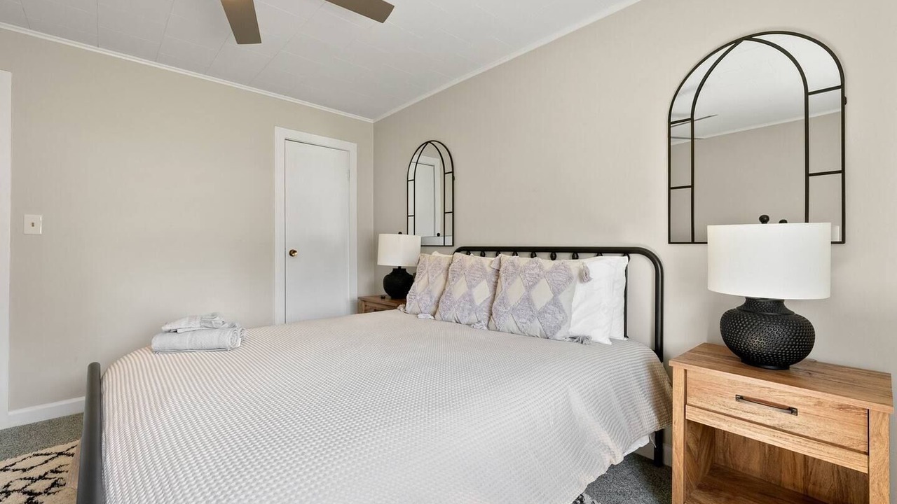 Photo of Bedroom in Cave City