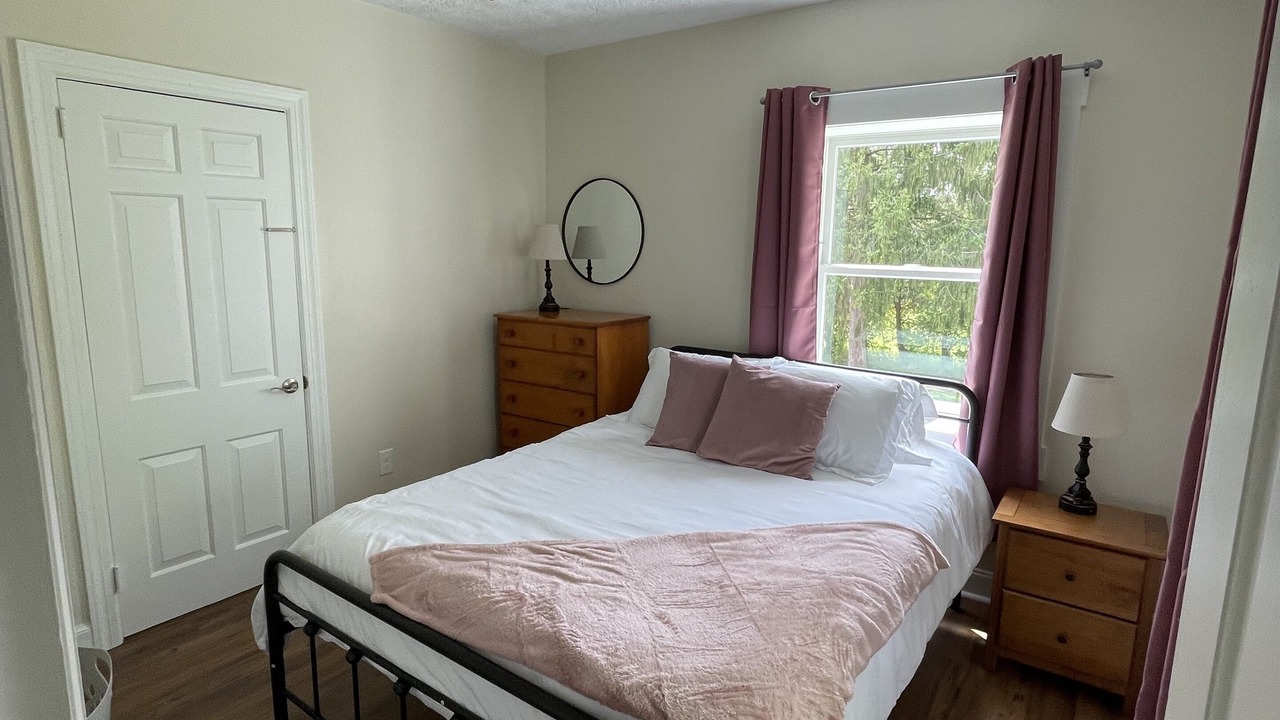 Photo of Bedroom in Monaca