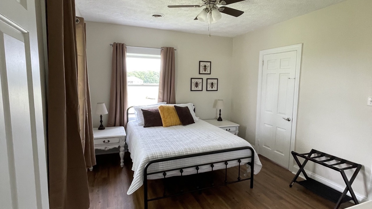 Photo of Bedroom in Monaca