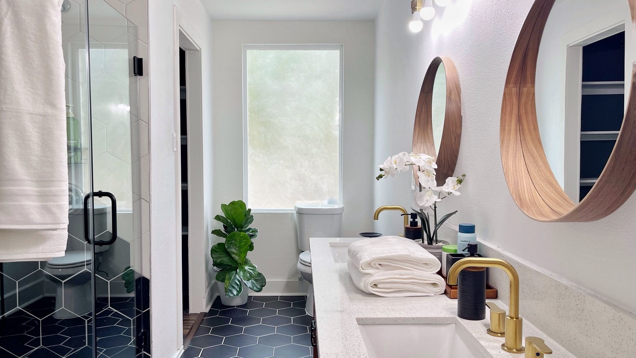 Photo of Bathroom in Lago Vista