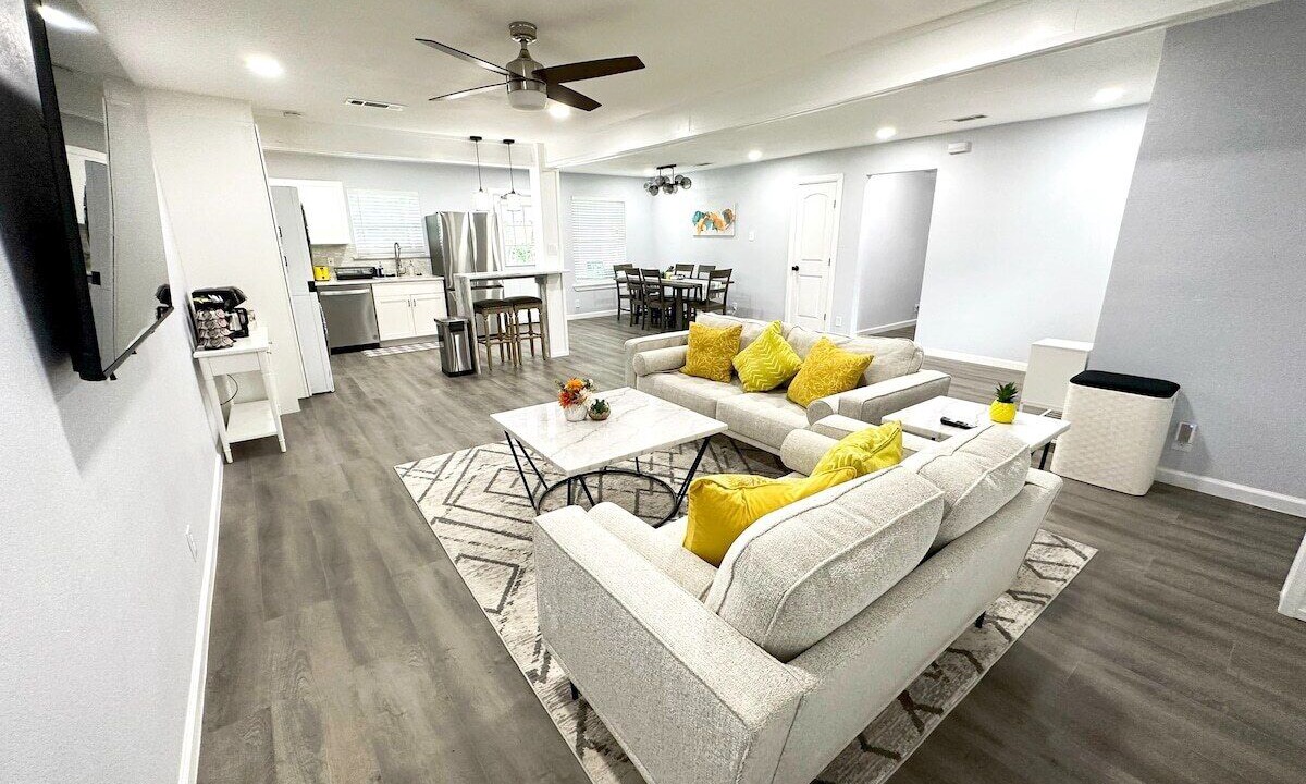 Photo of Livingroom in North Richland Hills