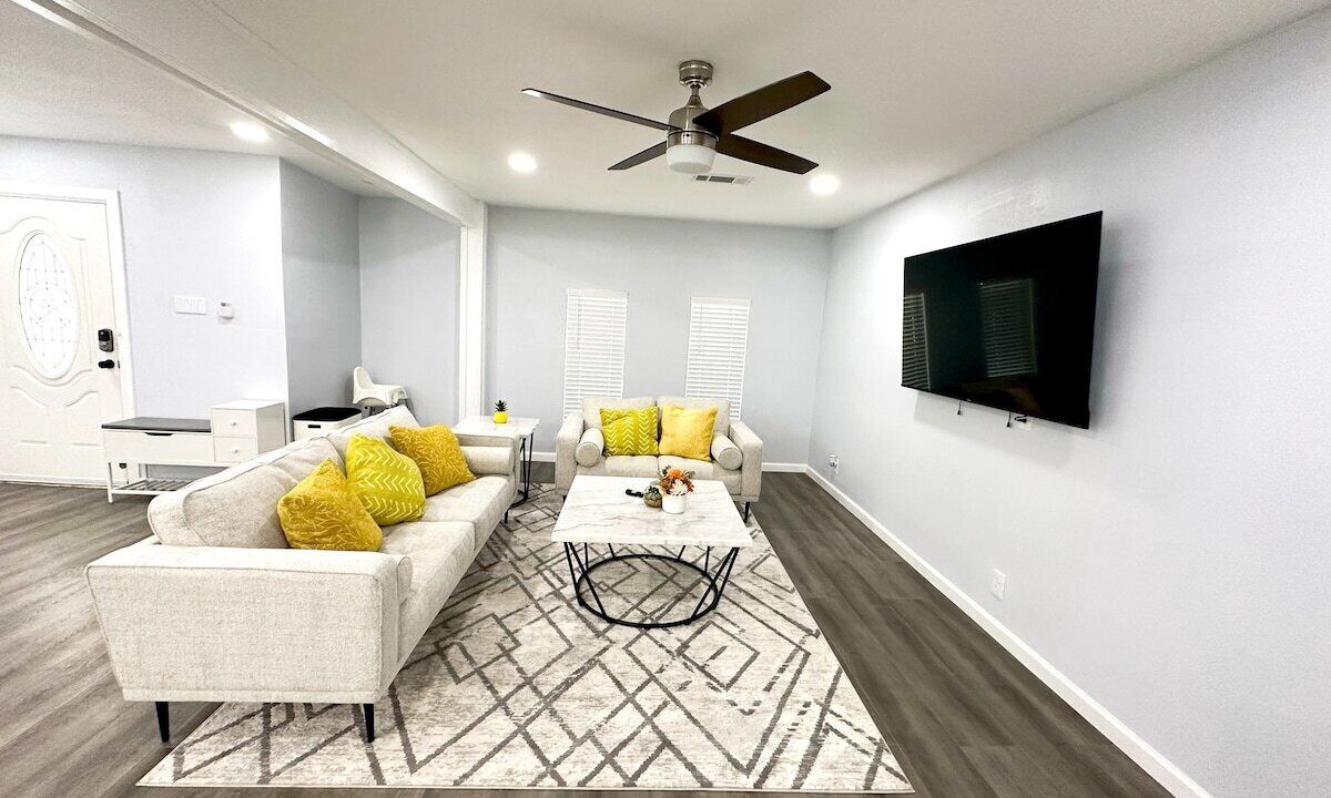 Photo of Livingroom in North Richland Hills