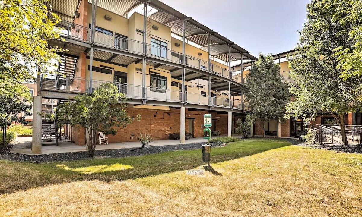 Photo of Outdoor in South Lamar