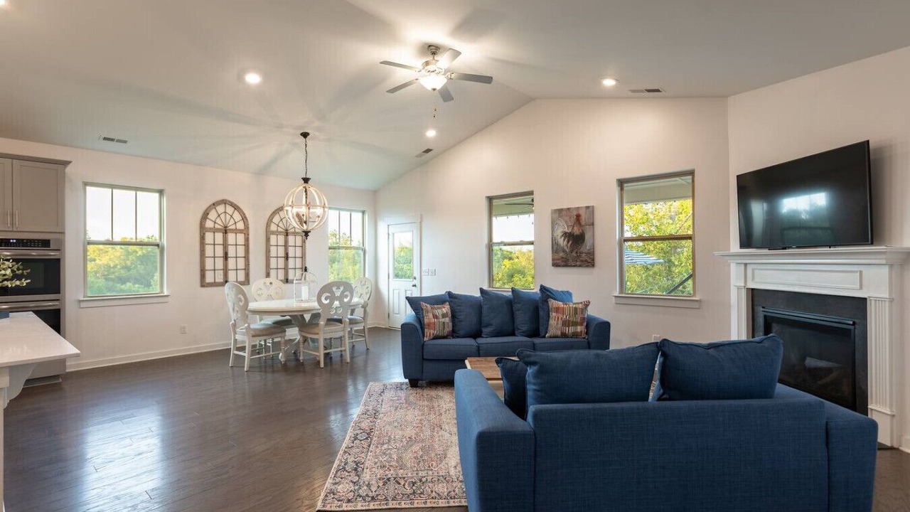 Photo of Livingroom in Thompson's Station