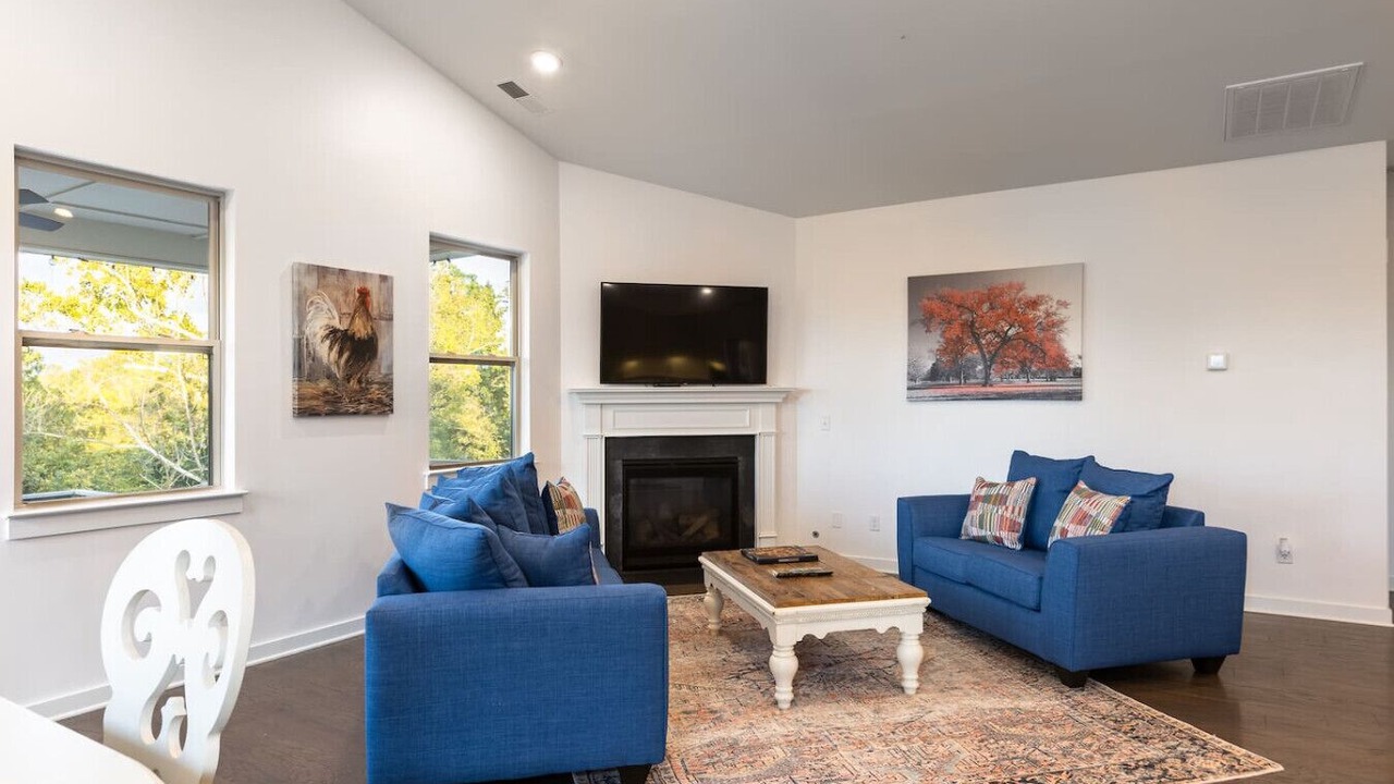 Photo of Livingroom in Thompson's Station