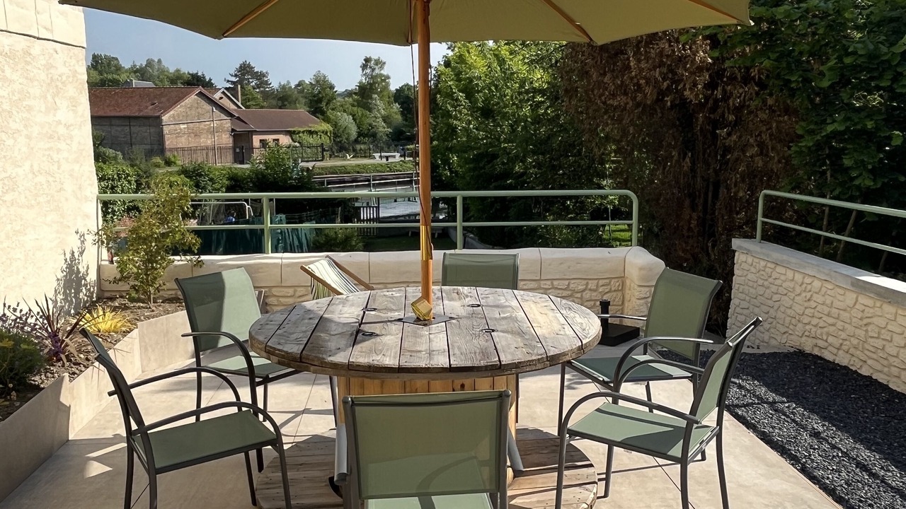 Photo of Outdoor in Long