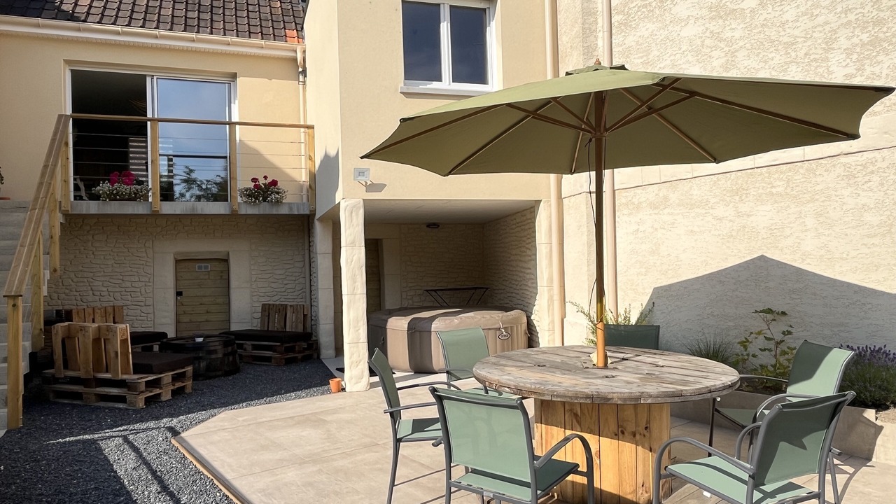 Photo of Outdoor in Long