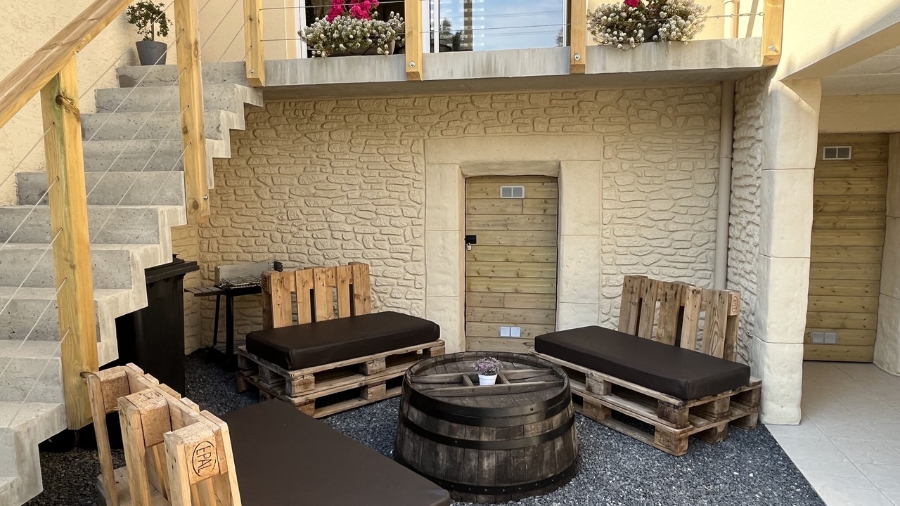 Photo of Outdoor in Long