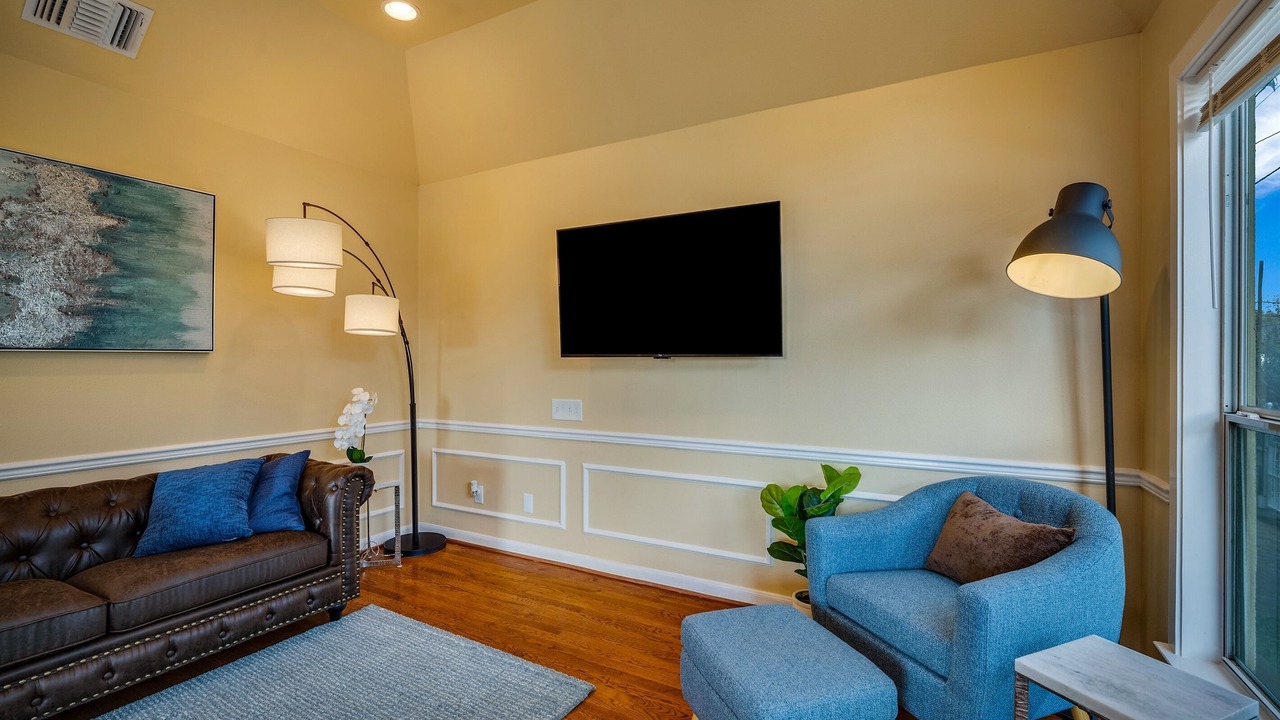 Photo of Livingroom in Government Hill