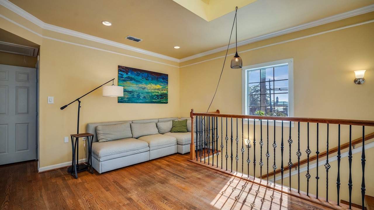 Photo of Livingroom in Government Hill