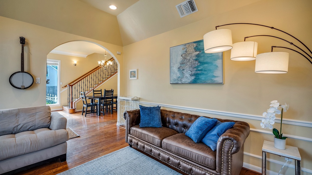 Photo of Livingroom in Government Hill