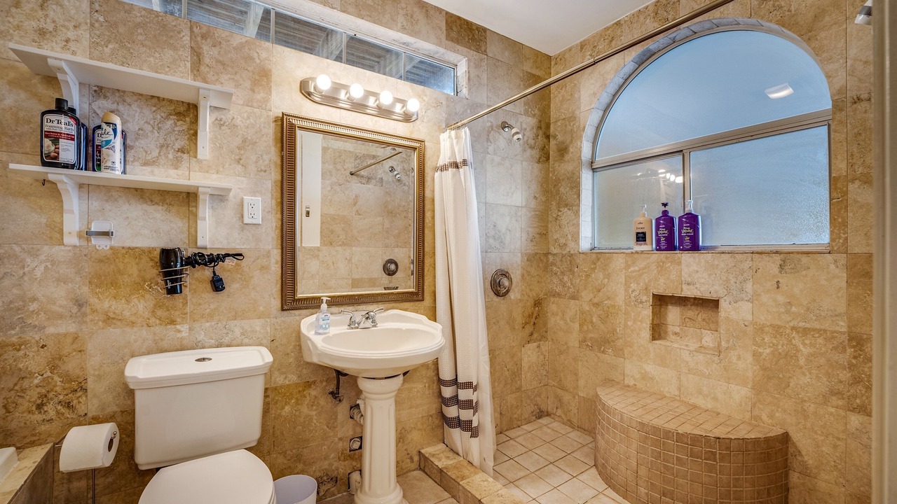 Photo of Bathroom in Government Hill