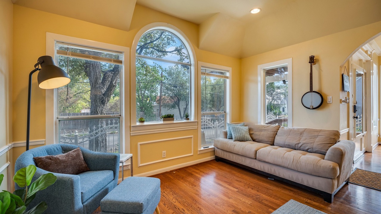 Photo of Livingroom in Government Hill