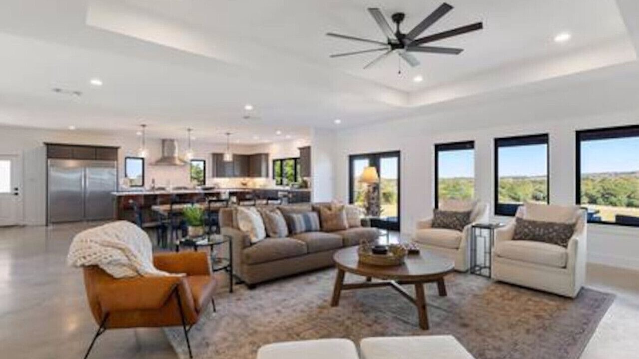 Photo of Livingroom in La Grange