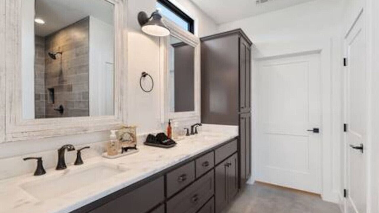 Photo of Bathroom in La Grange