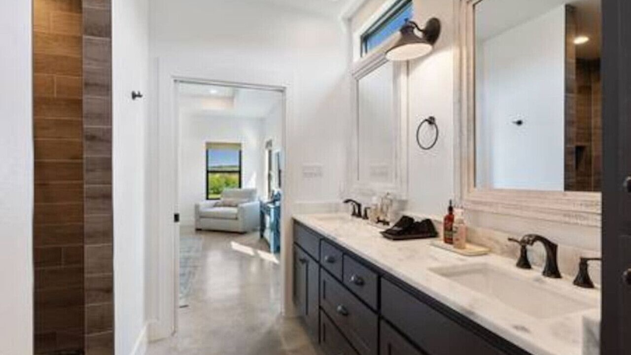 Photo of Bathroom in La Grange