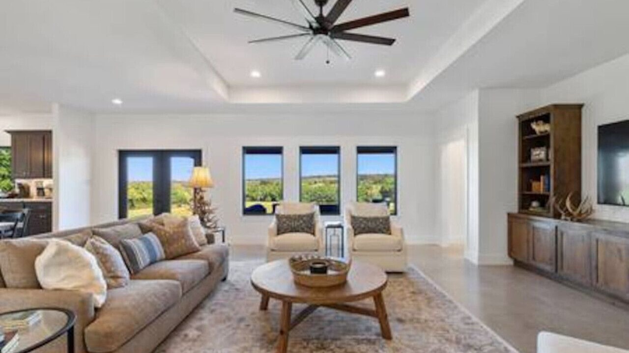 Photo of Livingroom in La Grange