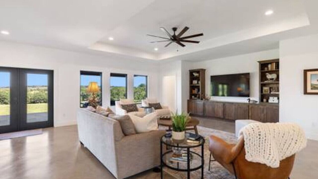Photo of Livingroom in La Grange