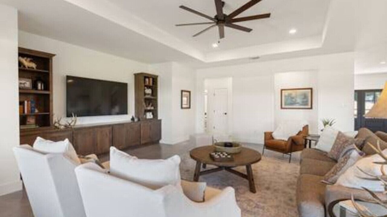 Photo of Livingroom in La Grange