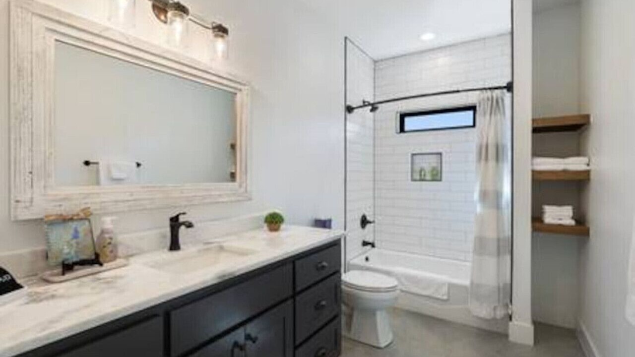 Photo of Bathroom in La Grange