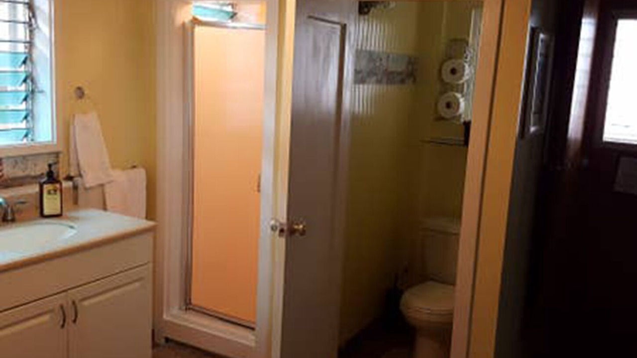 Photo of Bathroom in Kaimuki