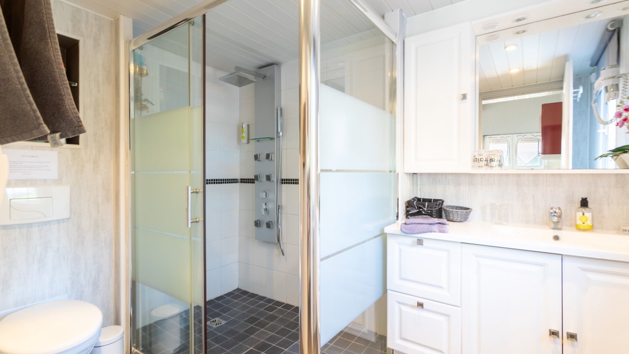 Photo of Bathroom in Rodes