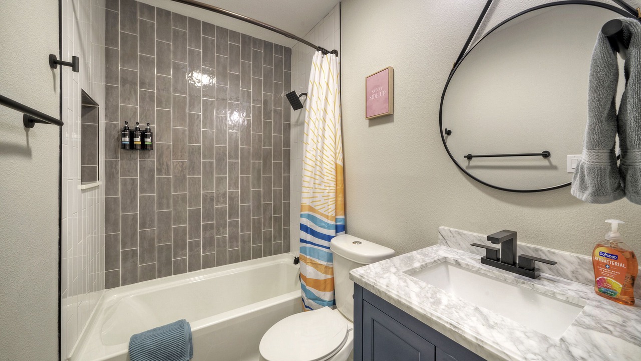 Photo of Bathroom in Garfield