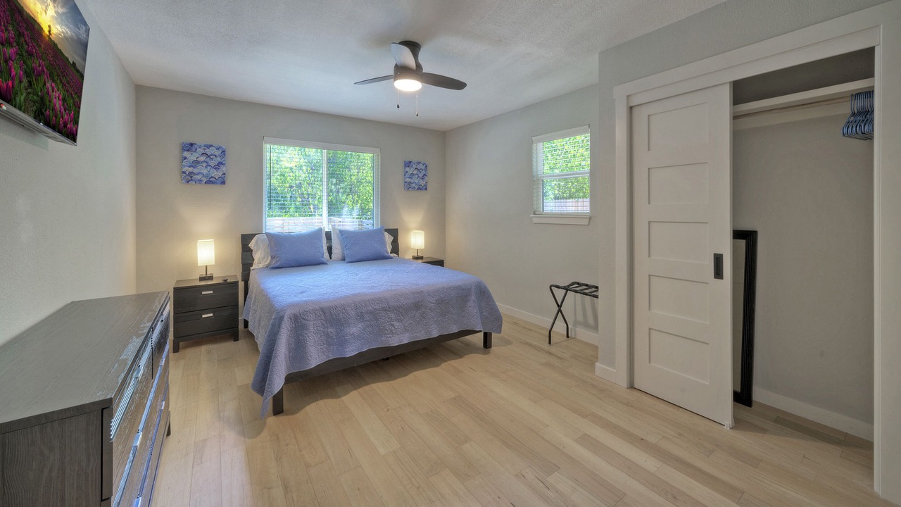 Photo of Bedroom in Garfield
