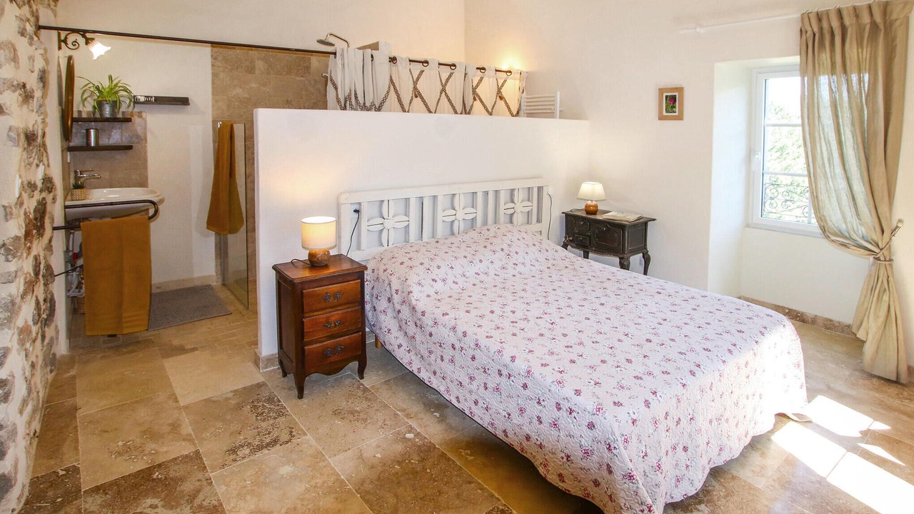 Photo of Others in Banne