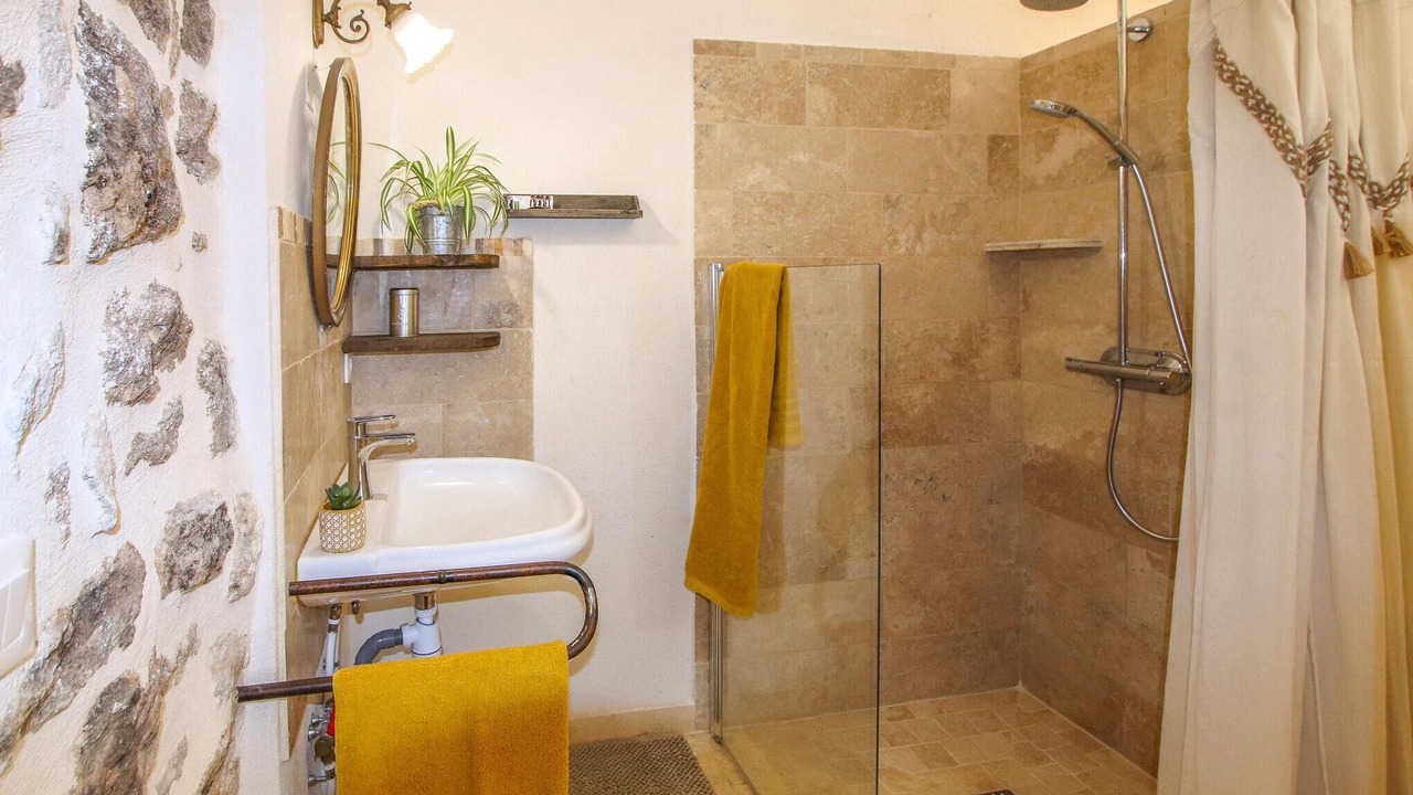 Photo of Bathroom in Banne