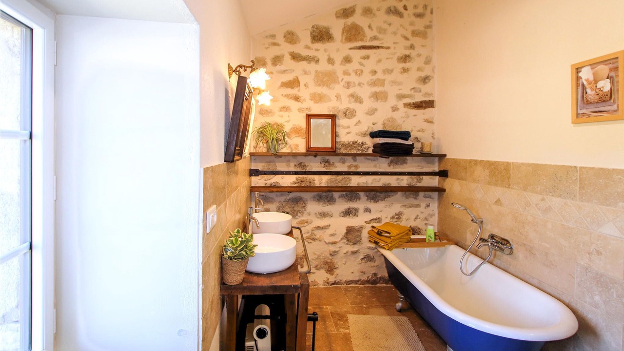 Photo of Bathroom in Banne