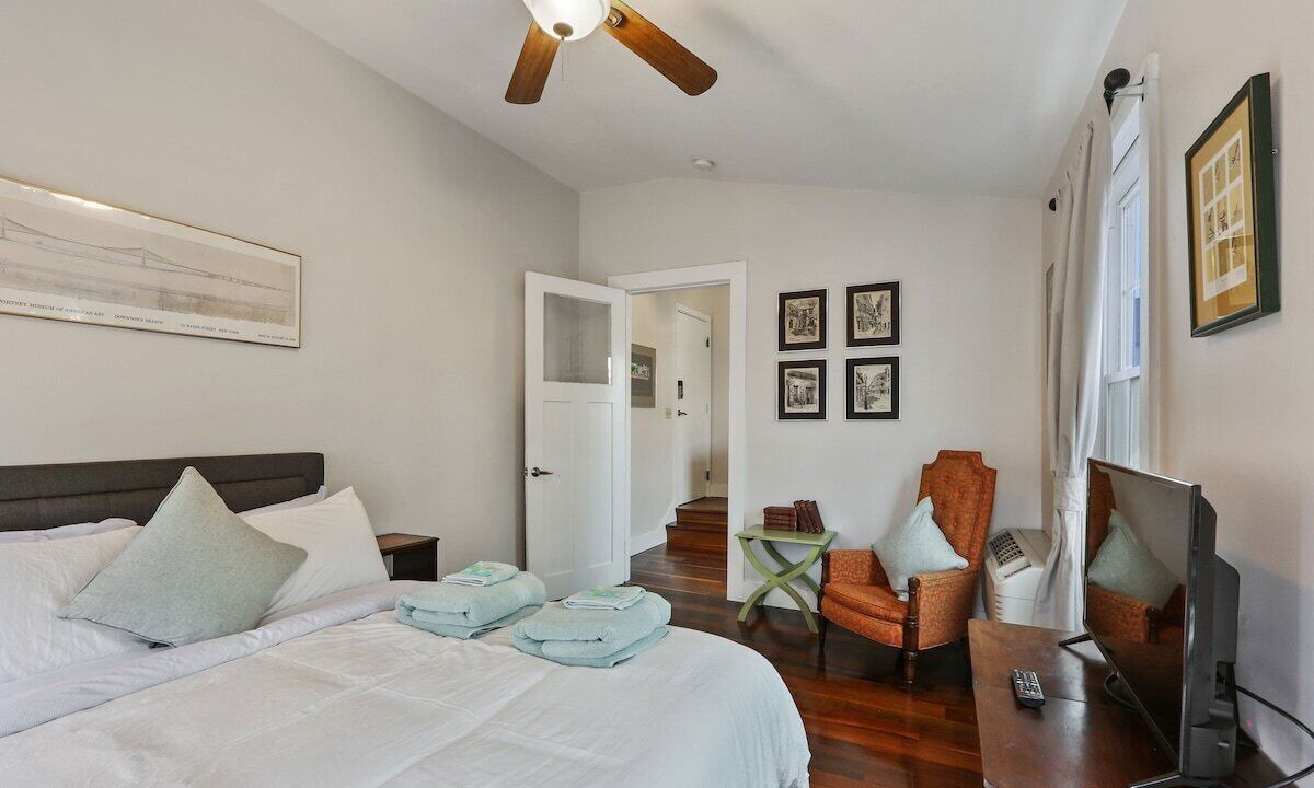 Photo of Bedroom in Freret