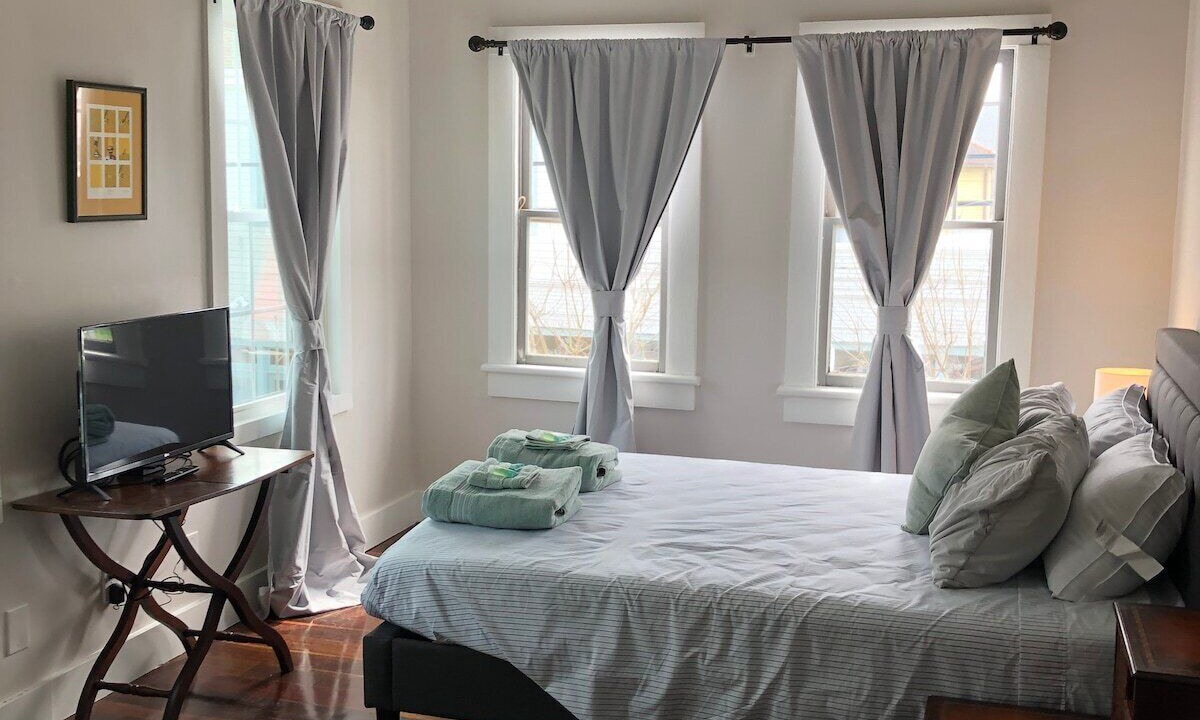 Photo of Bedroom in Freret
