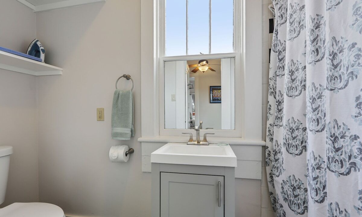 Photo of Bathroom in Freret