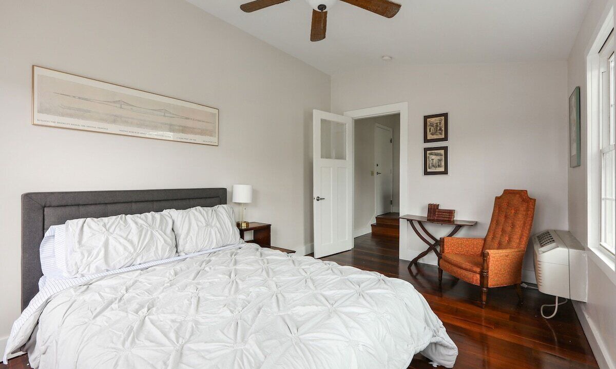 Photo of Bedroom in Freret