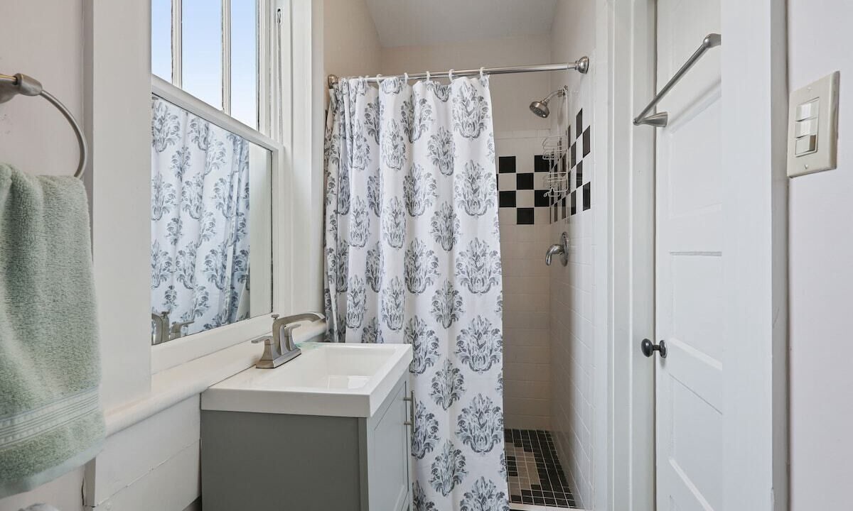 Photo of Bathroom in Freret