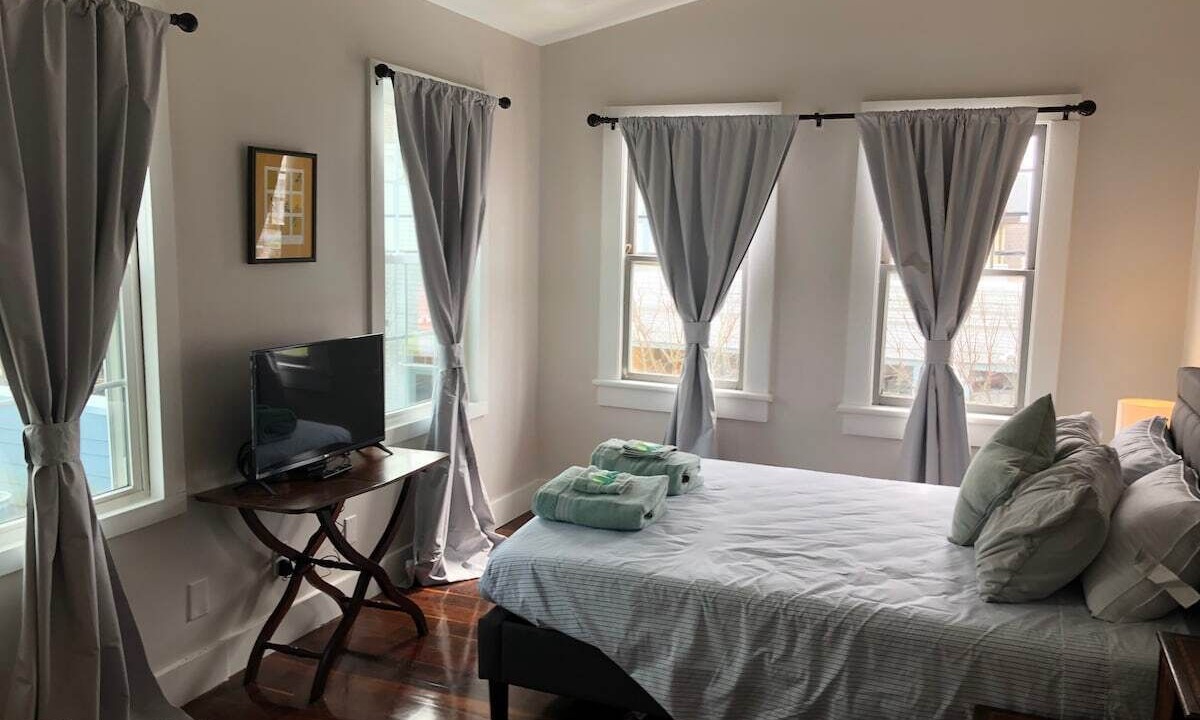 Photo of Bedroom in Freret