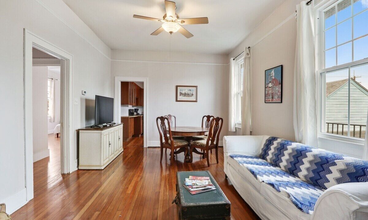 Photo of Livingroom in Freret