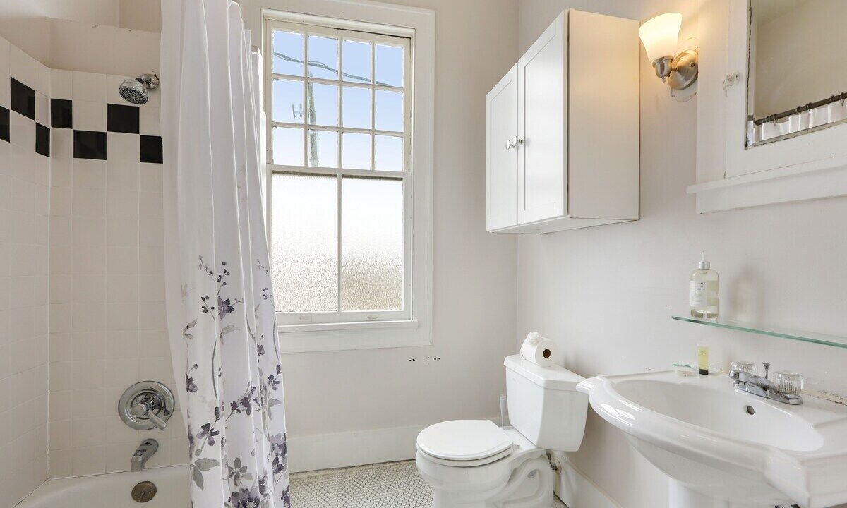 Photo of Bathroom in Freret