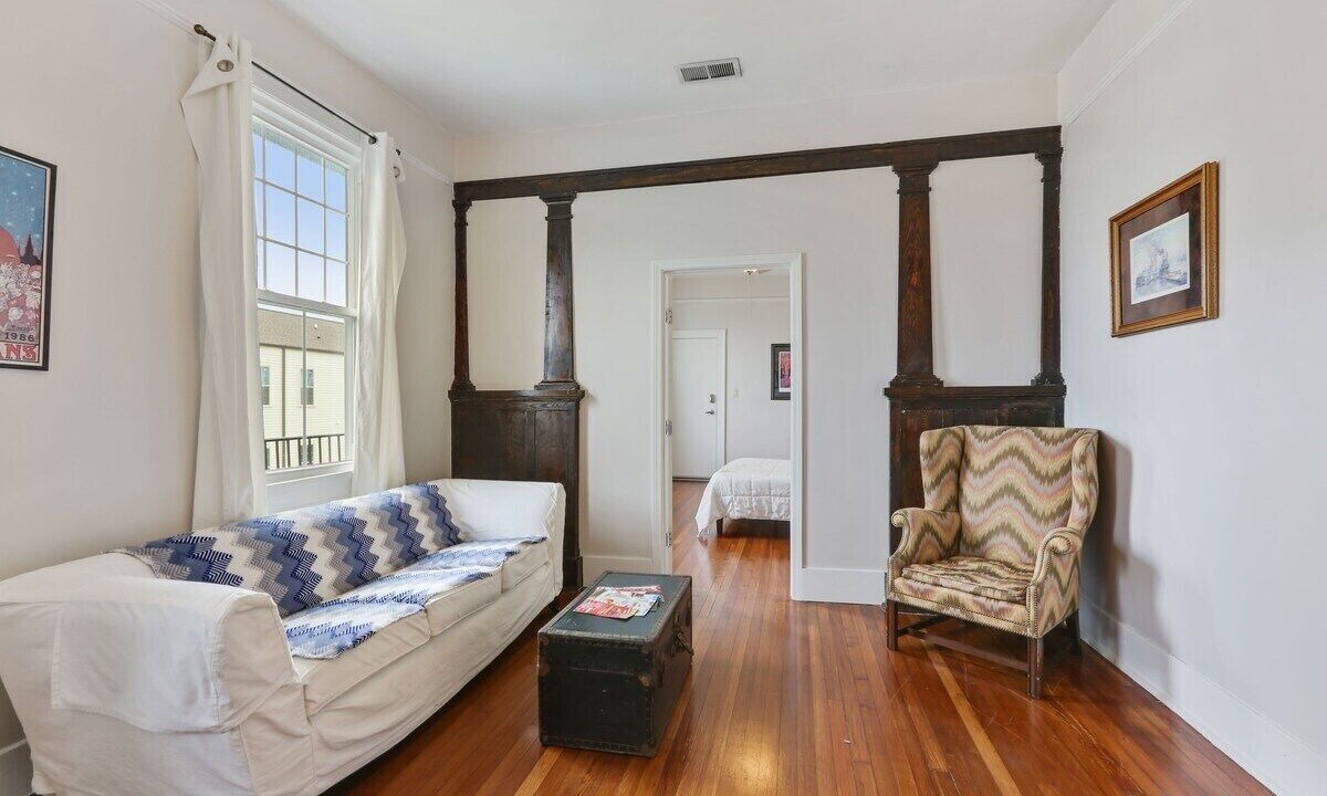 Photo of Livingroom in Freret