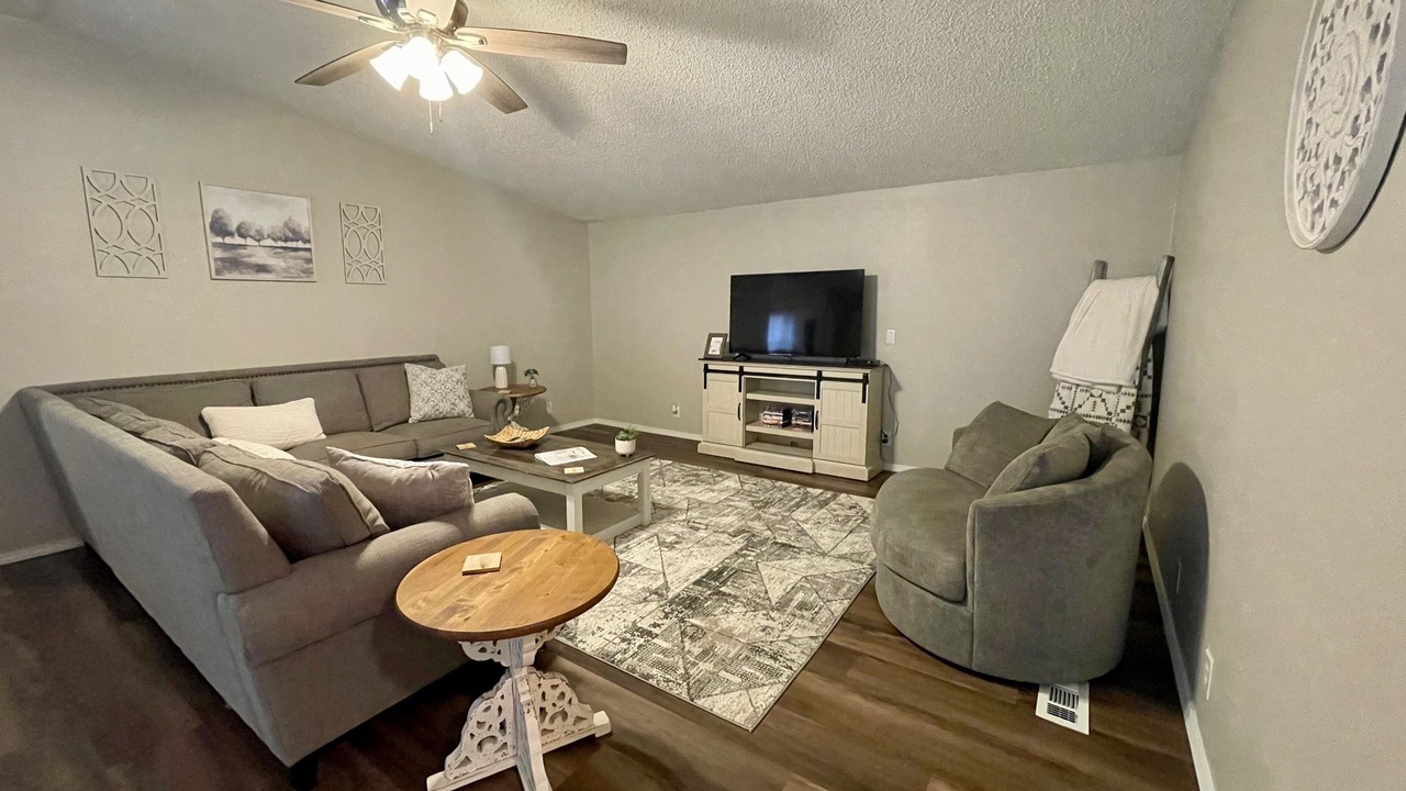 Photo of Livingroom in Mead